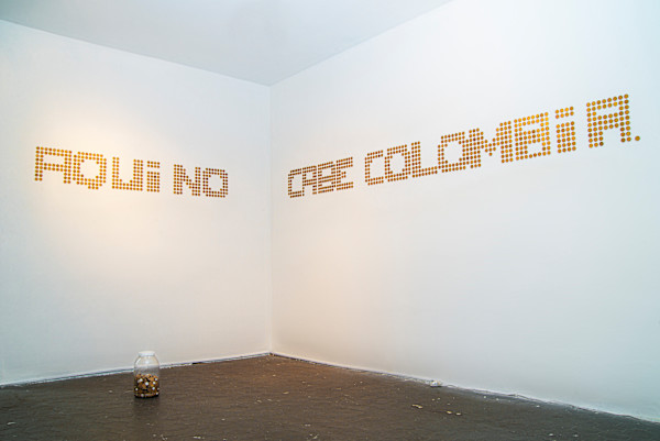 Aquí no cabe Colombia by Jorge Luis Vaca Forero