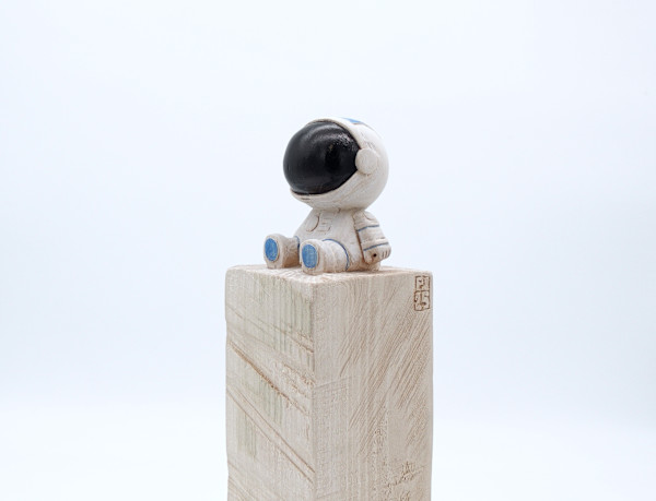 Explorer Baby (sitzend) by Philipp Liehr