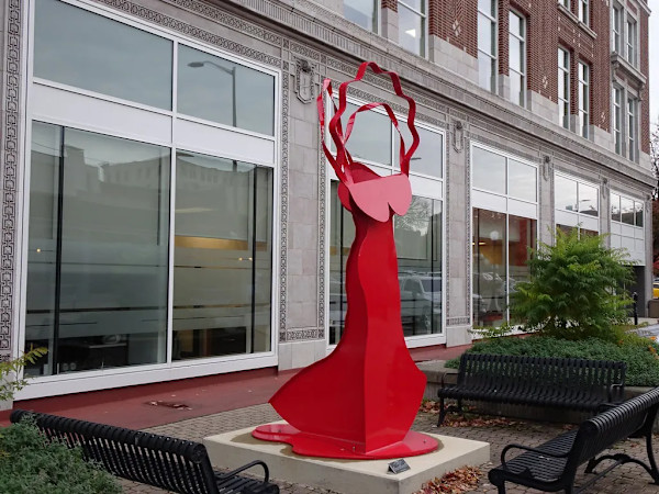 La Diva II by Ruth Aizuss Migdal