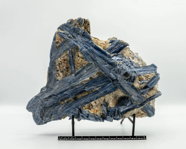 Large, deep blue kyanite and quartz formation with  beautiful crystallization on both sides
