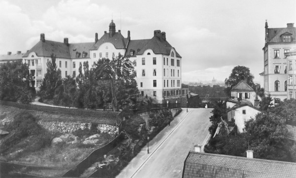 På Erstagatans krön by Okänd fotograf