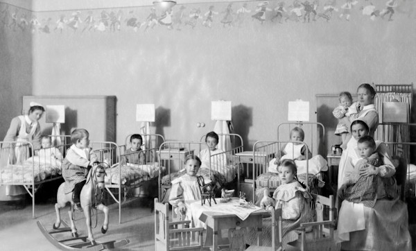 För barnens bästa by Okänd fotograf