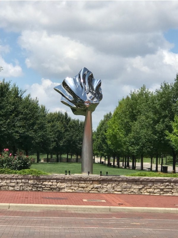 Flowing Kiss (City of Columbus - North Bank Park) by Lawrence Argent