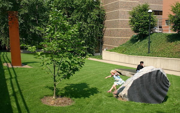 Reflect/Radiate/Accumulate - Cleveland State University (Law School) by Andrea/Stanton Myklebust/Sears, Image 1.