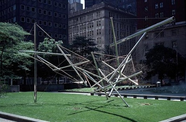 Forest Devil (University of Cincinnati - Zimmer Hall) by Ken Snelson