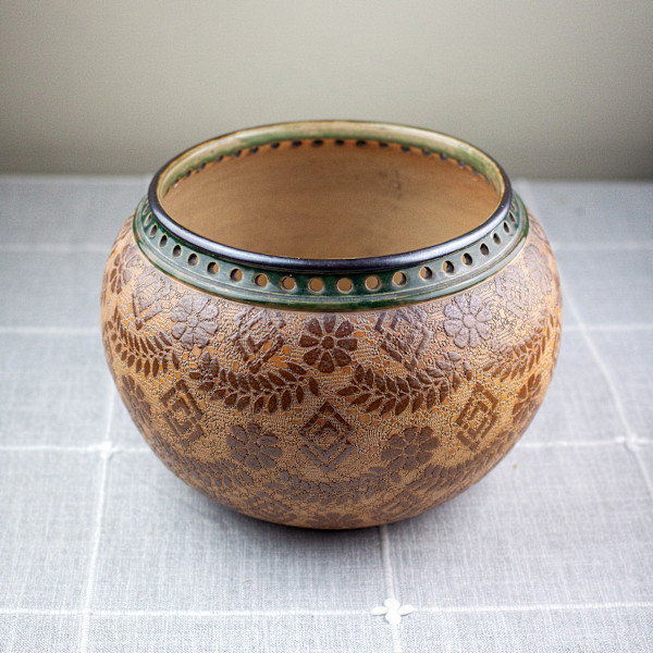 Doulton Lambeth Jardiniere by Royal Doulton, Image 3.