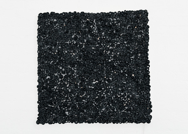 Lid Up (Black) by Eve De Jong