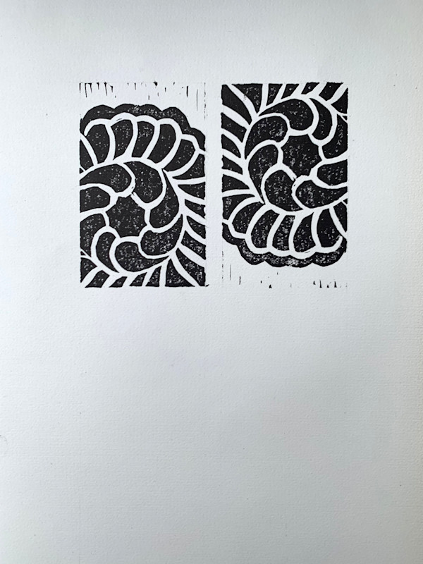 Round Feather II 2/2 by Jodi Hoover