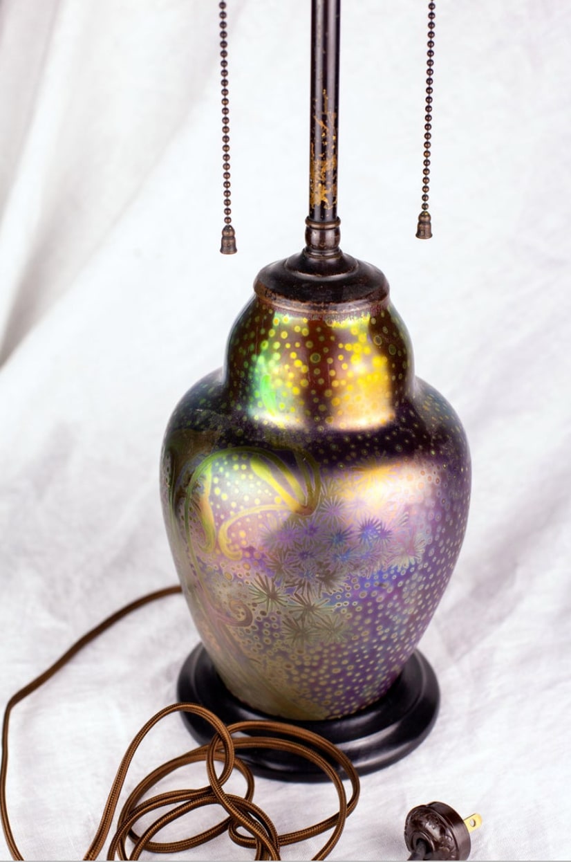 Iridescent lamp base top
