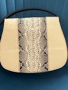 Creme Leather Purse w/Snakeskin