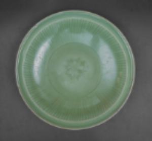 Longquan Celadon 'Peony' Charger