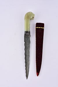Lion-headed jade-hilted dagger and scabbard