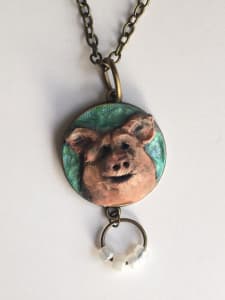 Pig with glass pearls