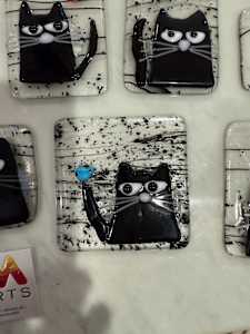 Peeky Black Cat 33