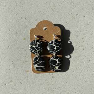 Black Marble Circle Drop Posts