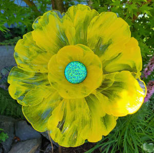 Garden Flower-Yellow Streaky with Yellow Streaky Bowl and Dichroic Center