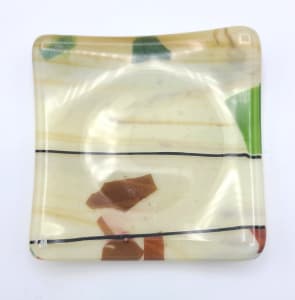 Small Plate-Brown/Vanilla Streaky with Confetti & Stringer