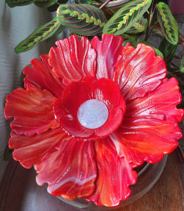 Garden Flower-Red Streaky with Red Streaky Bowl and Dichroic Center