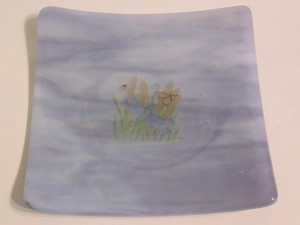 Small dish-Lavender streaky with dragonfly decal