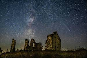Comet Over Ruins