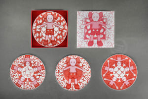 KAWS 紅色瓷盤組 Ceramic Plate Set (Red)