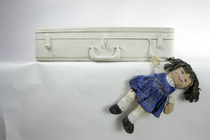 SE LES PERDIO EL SERAFIN, Suitcase