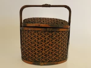 Basket ikebana vase with lid