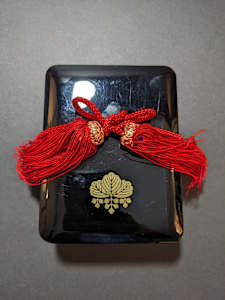 Small box with paulownia crest
