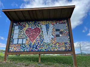 SE Love Sign