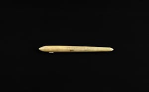 Ivory or bone object