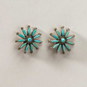 Peiti Point Earrings,