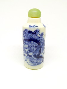 Round Porcelain Chinese Blue and White Snuff Bottle with Painting of Dragons and Stone Topper
