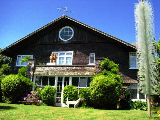 About The James Wallace Arts Trust