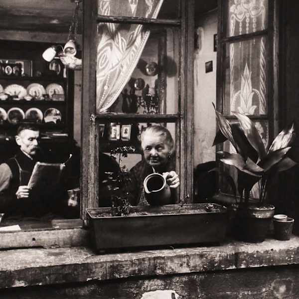 Les Concierges Rue du Dragon, from the portfolio Robert Doisneau by Robert Doisneau, Image 1.