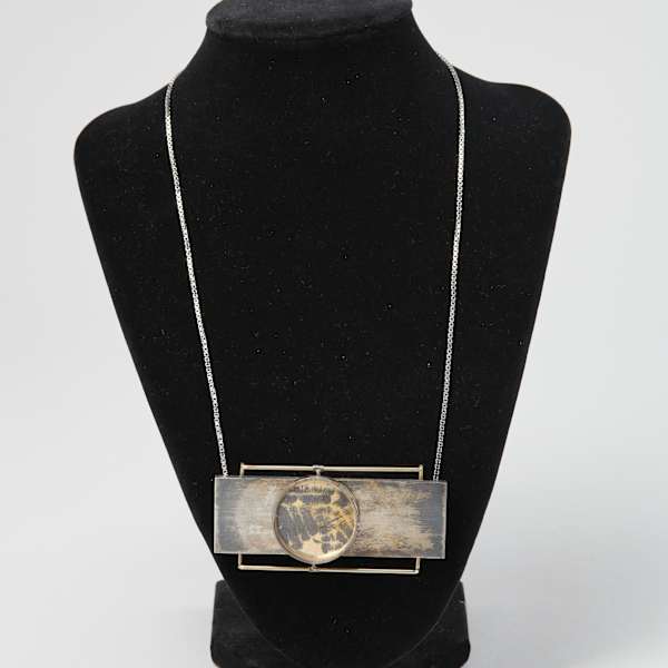 Magnetic Lens Pendant by Igor Drohobyzer, Image 4.