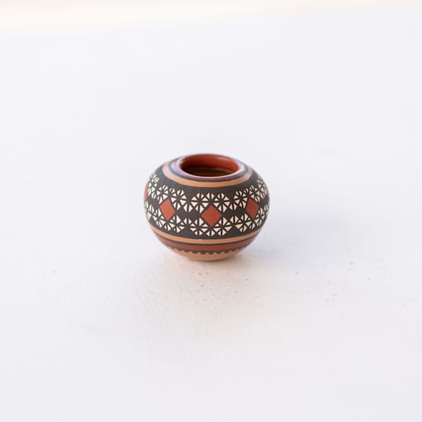 Small Classic Vase by Enrique Pedregon Ortiz, Image 1.