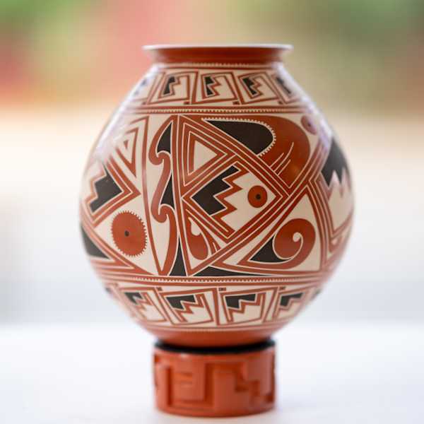 Classic Style Pottery with Stand by Rodrigo Perez, Image 1.