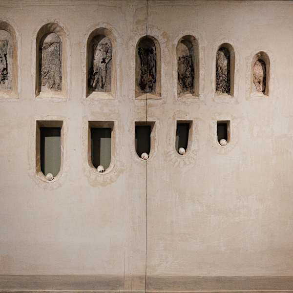 Muro del fiato (Wall of Breath) by Bruno Ceccobelli, Image 3.