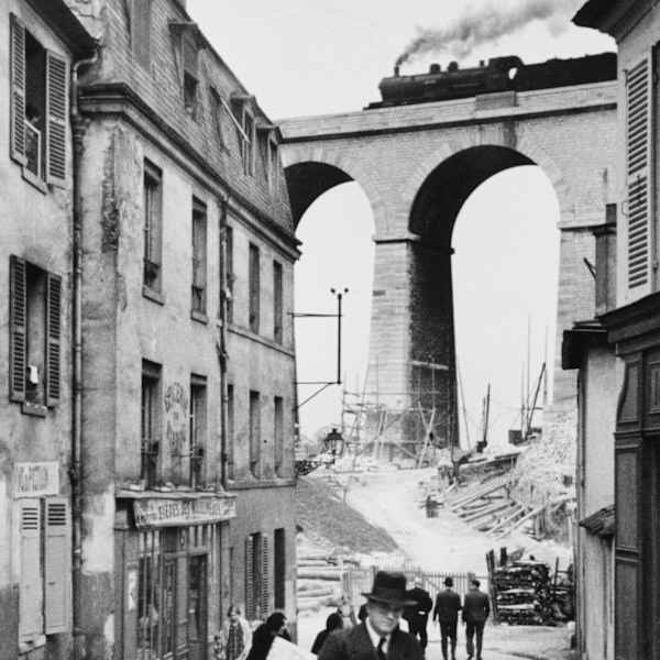 Meudon by André Kertész, Image 2.