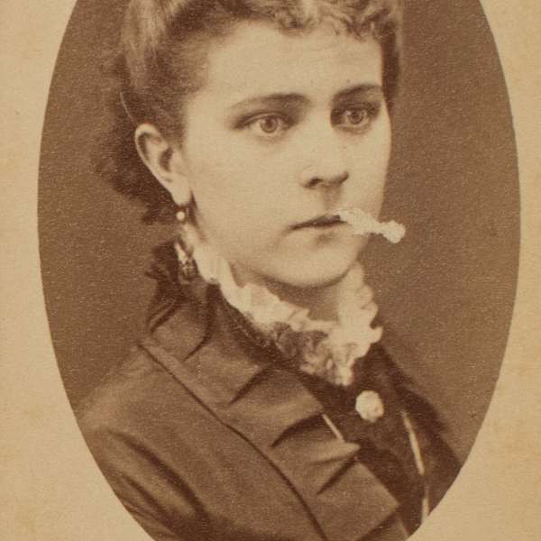 Mrs. H Bishop or Edna M. Shepardson by Beach & Bodurtha, Image 1.