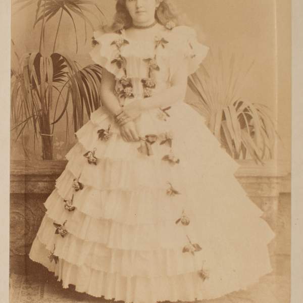 Young Woman, New York by Spamer & Spier, Image 1.