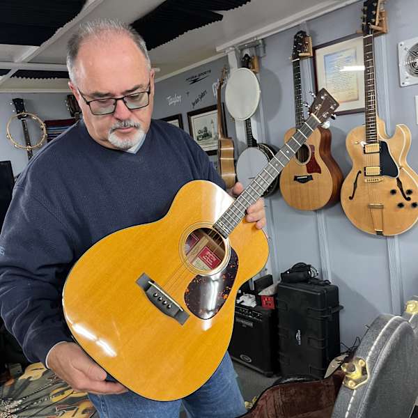 Martin 0-18T Tenor by Martin & Co., Image 2.