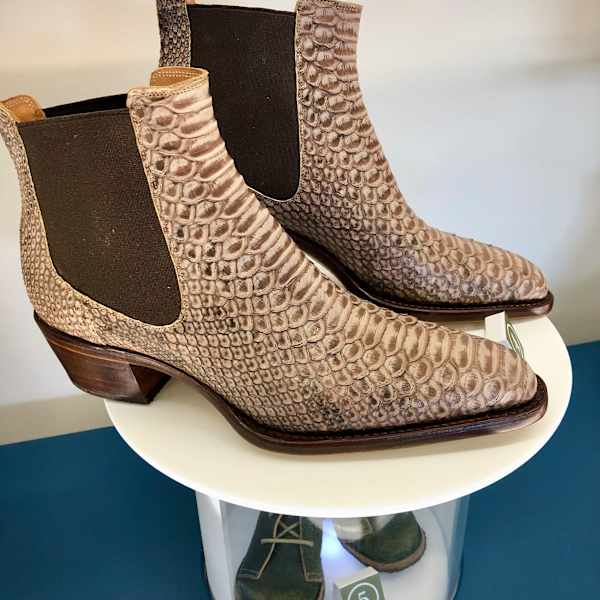 Shoemaking: Living the Tradition by Amara Hark-Weber, Image 3.