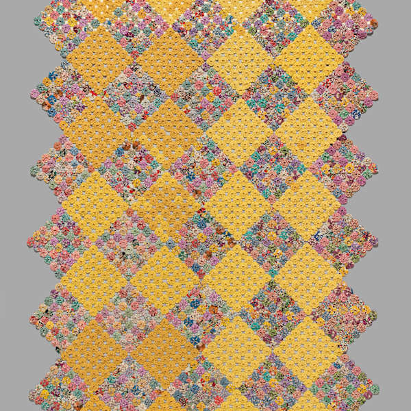 Yo-yo Coverlet by Mae Gravelin, Image 1.