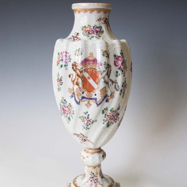 Urn by Porcelaine de Paris, Image 2.
