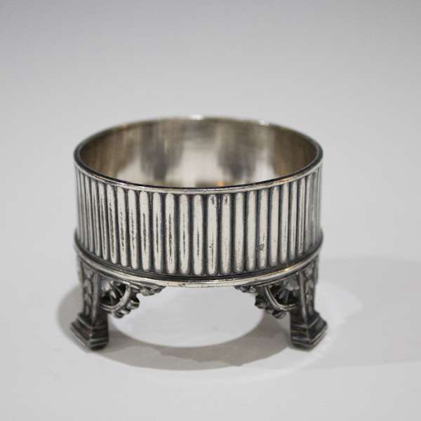 Vase Stand by Rogers Bros., Image 3.