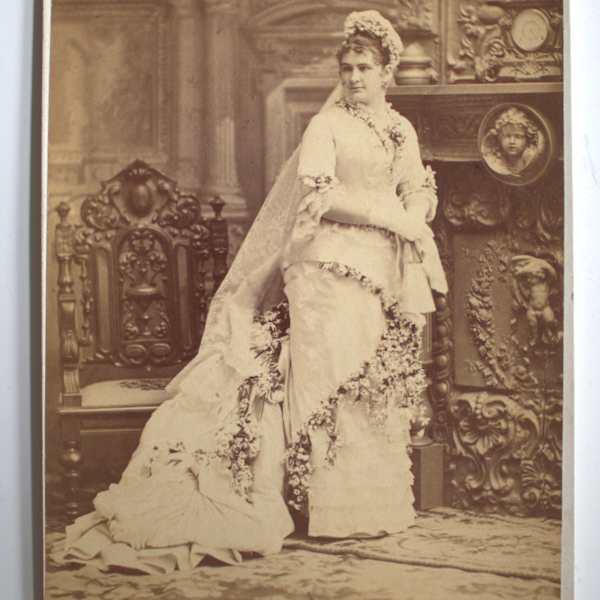 Bride by José María Mora, Image 1.