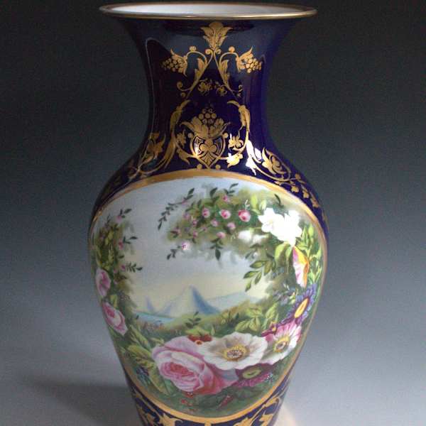 Vase by Valentine Porcelain Manufactory, Image 4.