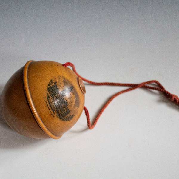 String Holder by Unknown, Scotland, Image 1.