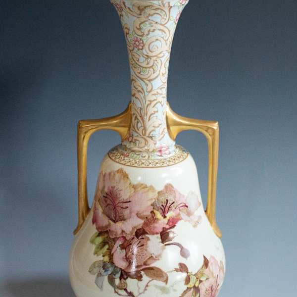 Vase by Doulton Burslem, Image 6.